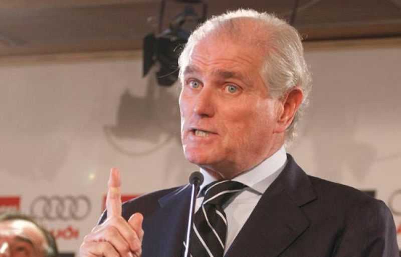 Calderón destituye a dos colaboradores y jura 'por su honor' que 'no miente'