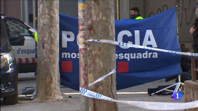 Mor una persona en precipitar-se des d'un vuitè en un incendi a Badalona