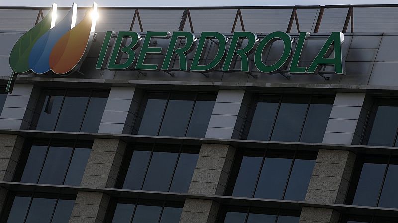 Iberdrola gana 2.408 millones, un 10 % menos, por los precios de la energía y los nuevos impuestos
