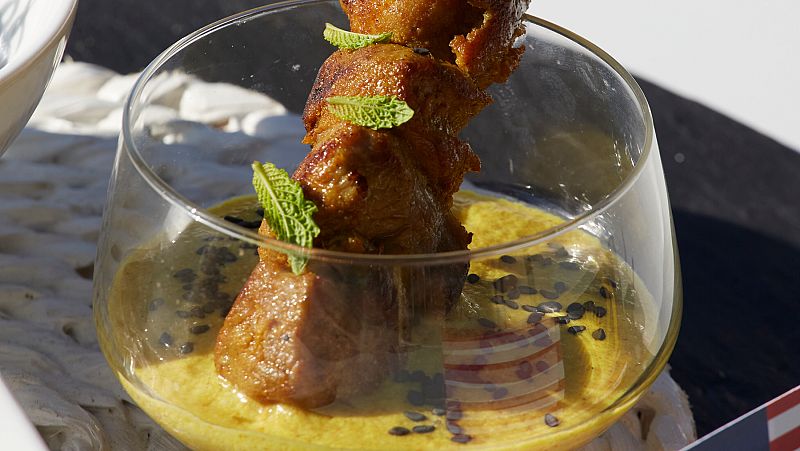 Receta de satay de cordero con su espuma
