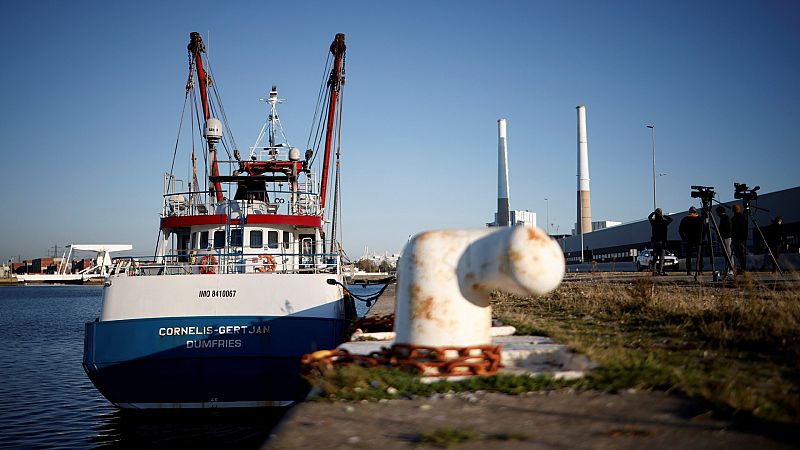 Francia detiene un pesquero britnico y agudiza el conflicto con Londres por la pesca tras el 'Brexit'