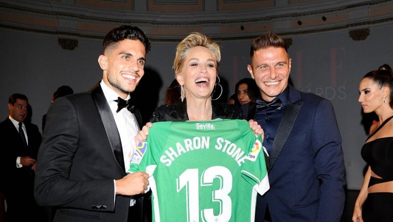 ¿Qué hace Joaquín del Betis con Sharon Stone?