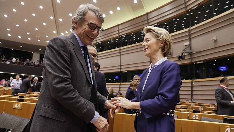 La Eurocámara demanda a la Comisión por no condicionar la entrega de fondos al respeto de los valores de la UE