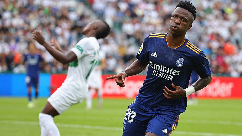 El Madrid gana al Elche con un doblete de Vinicius