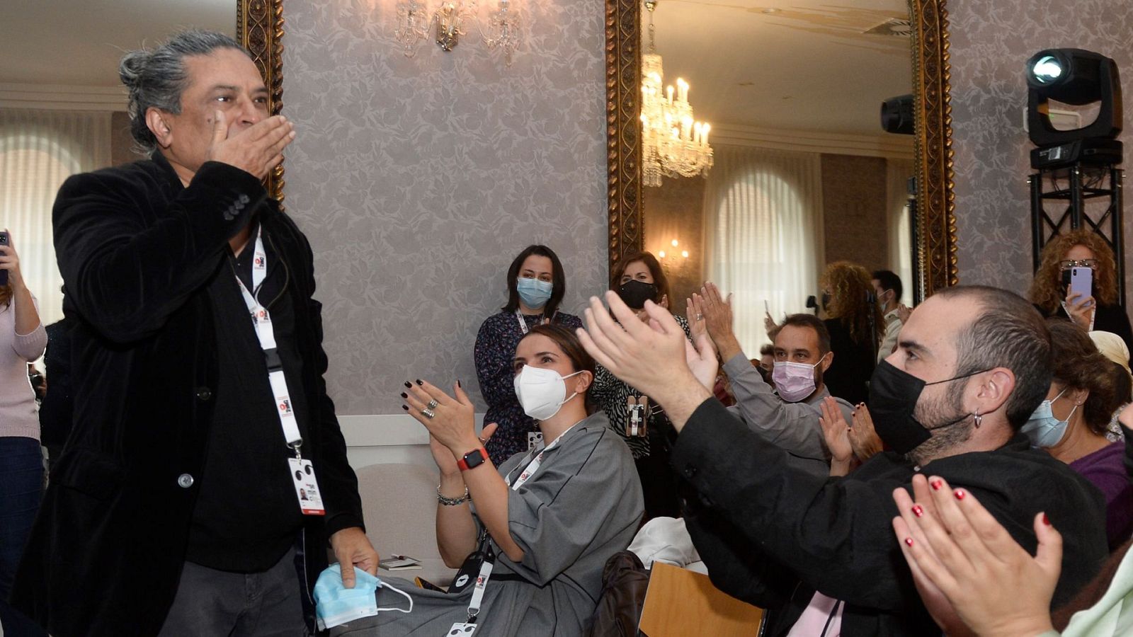 'Last Film Show' logra la Espiga de Oro en la Seminci - Informativo 24h | Ver