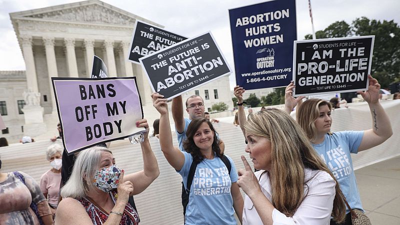 Un Tribunal Supremo dividido escucha los argumentos contra el veto al aborto en Texas