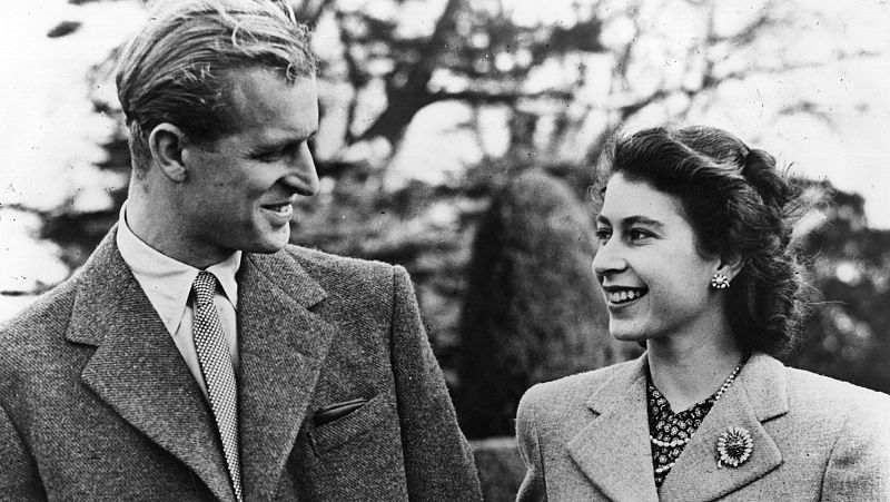 Isabel II y Felipe de Edimburgo: la primera vez que se vieron y cómo surgió el amor