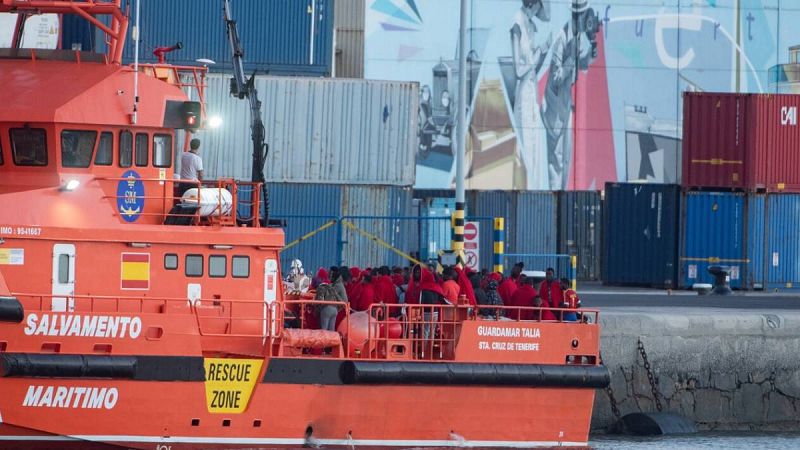 Salvamento Marítimo rescata a 178 migrantes en aguas de Canarias y recupera un cadáver en el océano