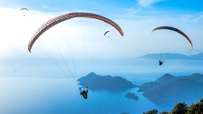 Las cuñas de RNE - Paracaidismo: el mundo visto a 12.000 pies, en 'Memoria de delfín' - escuchar ahora