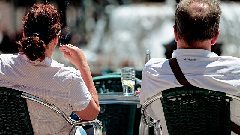 Los neumólogos consideran "irrenunciable" subir el precio del tabaco y prohibirlo en espacios públicos abiertos