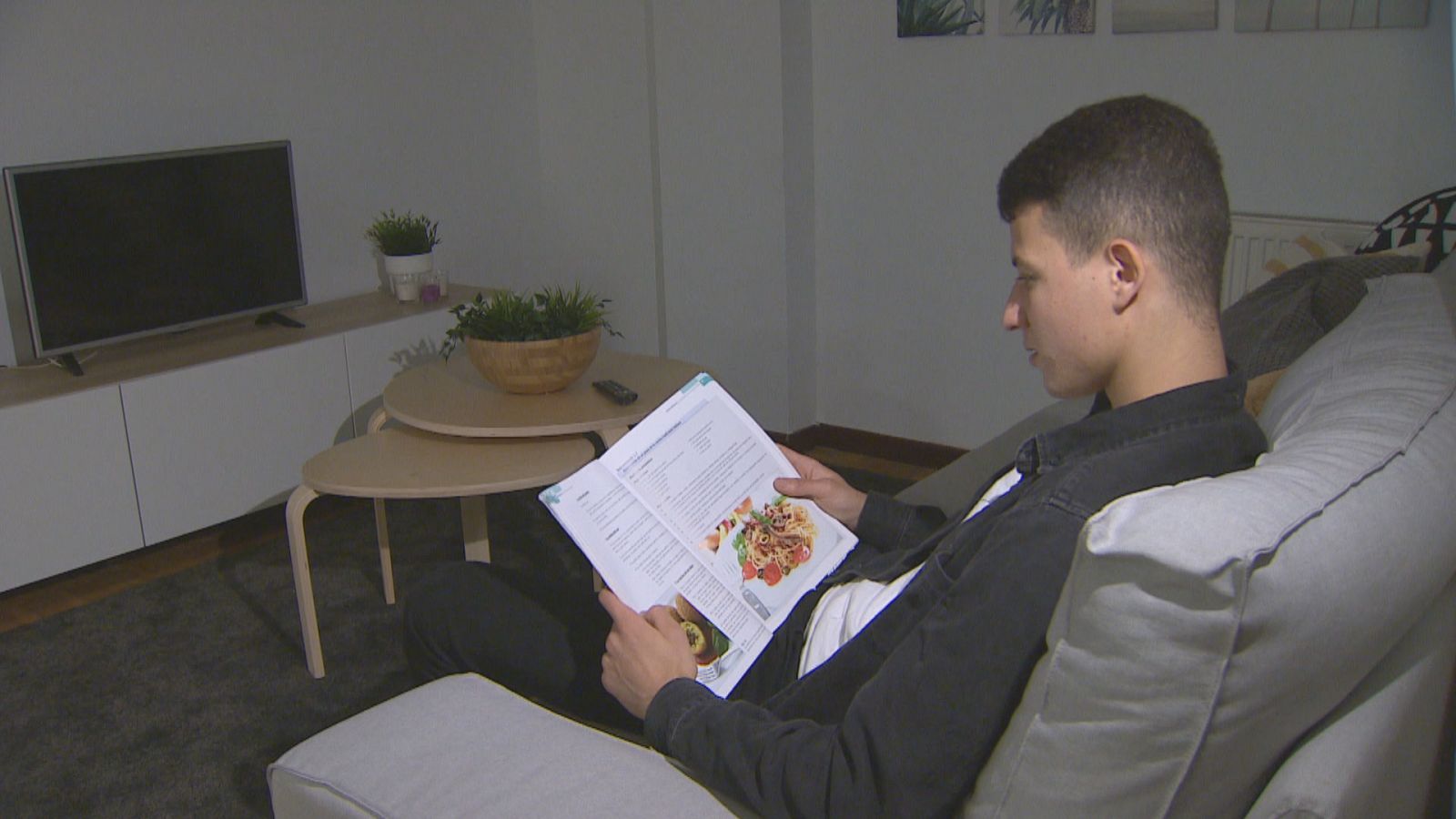 De una patera... a un hogar en Pamplona. | Ver