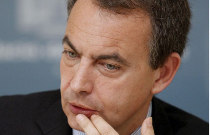 Zapatero reclamará a los bancos que faciliten crédito a las familias y pymes