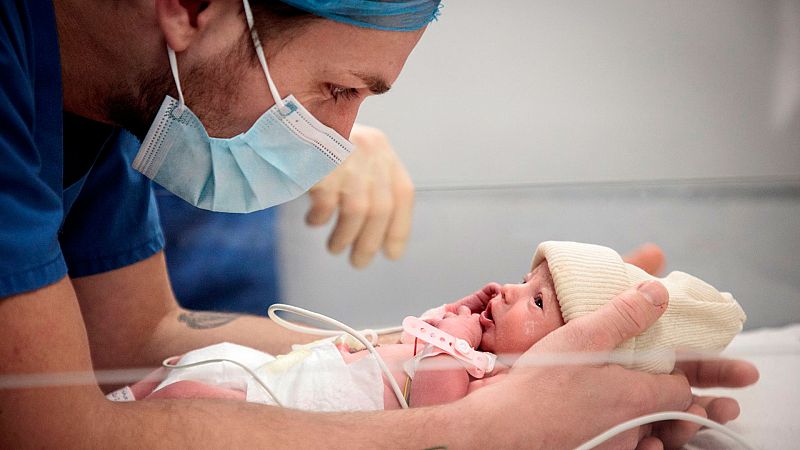 Se trasplanta el útero de su madre para tener un hijo