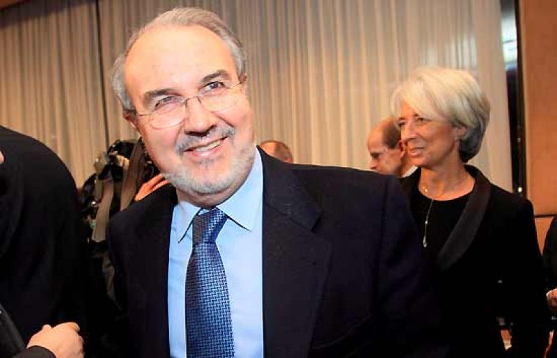 Solbes se enfrenta a Bruselas y niega que España vaya a alcanzar los cuatro millones de parados