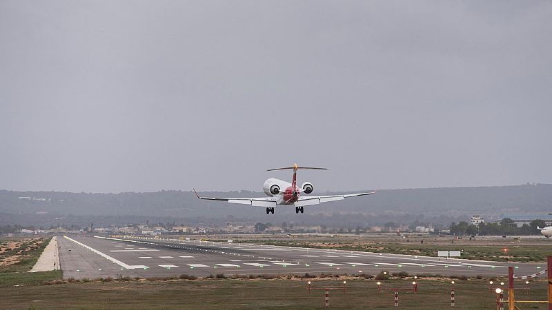 Investigan si la huida de pasajeros del avión de Palma se gestó en Facebook desde Marruecos