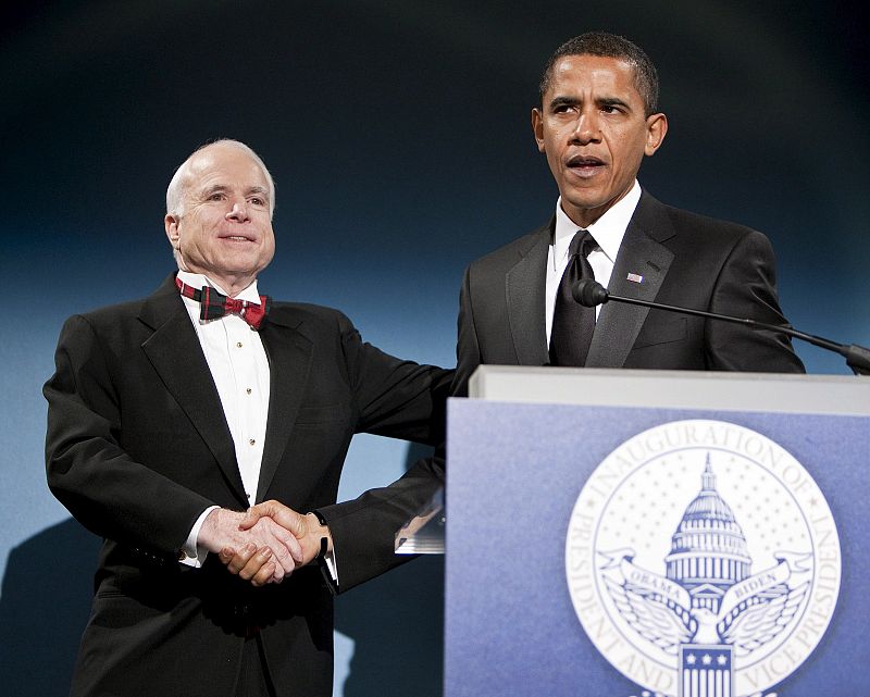 Obama homenajea a su rival McCain horas antes de tomar posesión
