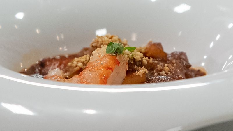 Receta de patatas guisadas con pollo y sepia de Ver�nica Forqu�