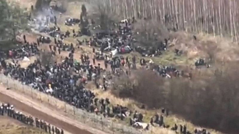 Polonia cierra su frontera con Bielorrusia en previsión de la llegada de miles de migrantes