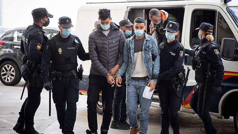 Dos de los 12 pasajeros fugados en el aeropuerto de Palma de Mallorca han abandonado la isla por vía marítima