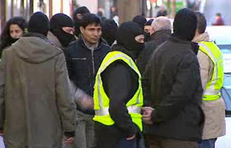 La Guardia Civil investiga si los seis paquistaníes detenidos en Barcelona financiaban la 'yihad'