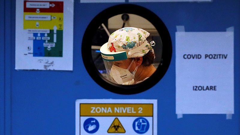 Más casos, más muertes y menos vacunas: la pandemia golpea con fuerza al sureste y centro de Europa