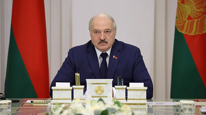 Lukashenko amenaza con cortar el gas a la UE en medio de la crisis en la frontera con Polonia