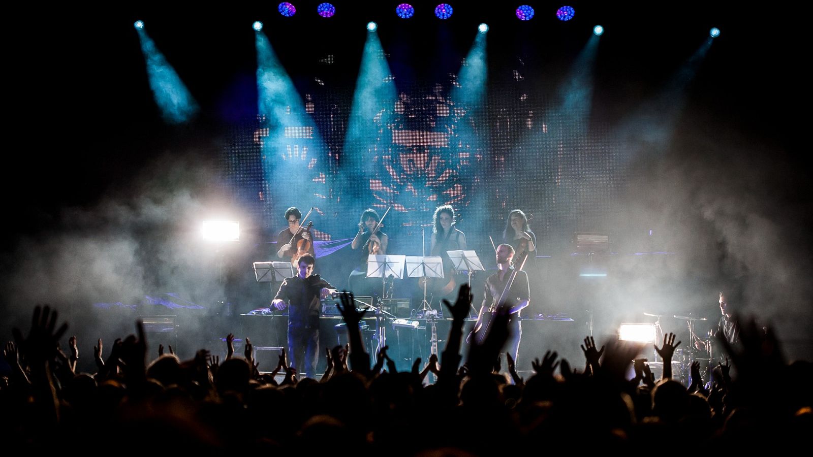 Digital 21 y Stefan Olsdal - High in the sky - Videoclips Radio 3 | Ver