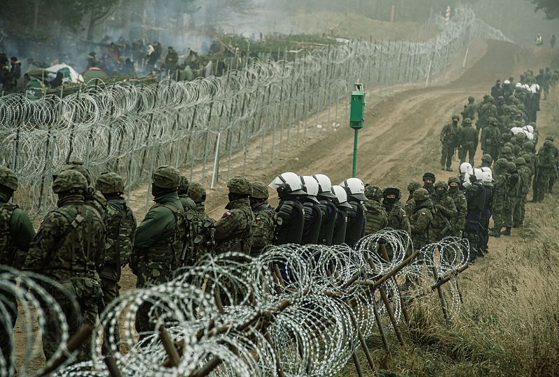 Turquía impide que salgan más migrantes hacia Minsk mientras Polonia frena los intentos de saltar la valla