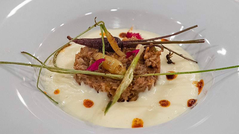 Receta de costilla ib�rica con ba�era de papas de Carmina Barrios