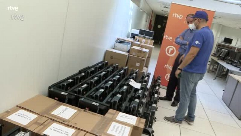 RTVE dona 150 ordenadores a niños sin recursos para que sigan las clases desde casa
