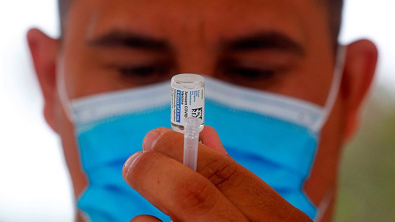 Los vacunados con Janssen recibirán a partir de hoy una dosis de refuerzo