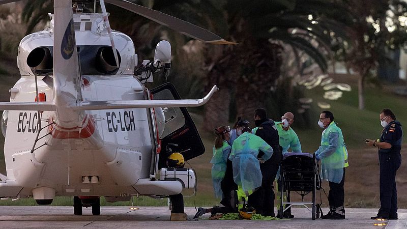 Cinco migrantes en estado crítico son trasladados por vía aérea a un hospital de Gran Canaria