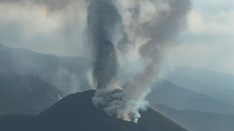 Erupción en La Palma | Así te hemos contado la llegada de la lava al mar por cuarta vez