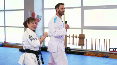 Sandra Snchez, campeona olmpica y del Mundo, da una clase de katas a Dani Rovira