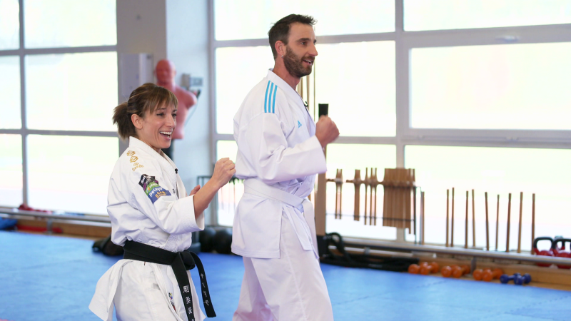 Sandra Sánchez, campeona olímpica y del Mundo, da una clase de katas a Dani Rovira