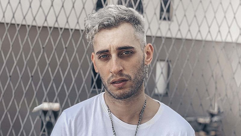 Blon presenta su tercer poemario, 'El castigo de Sísifo'