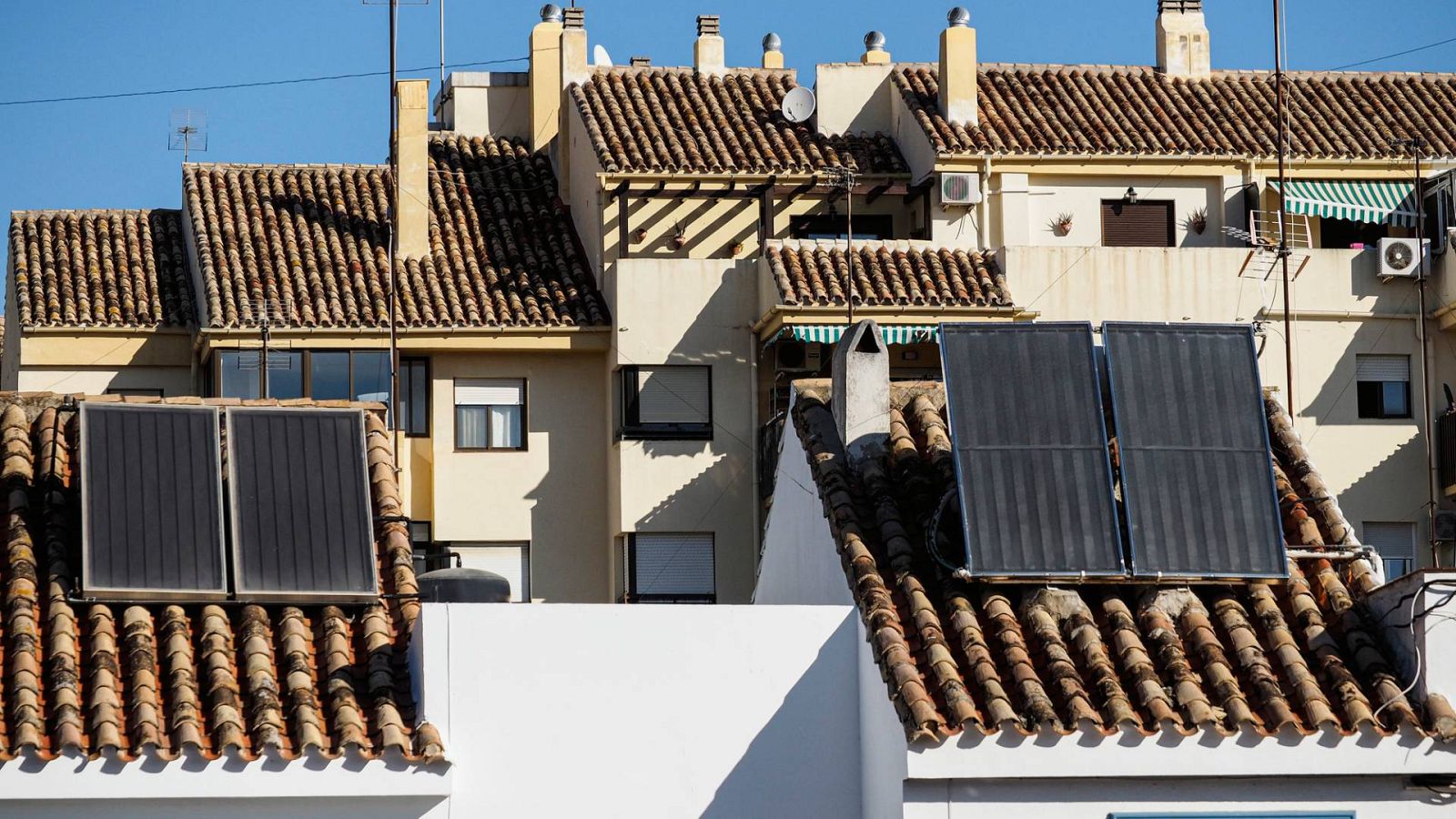 El autoconsumo, la alternativa para hacer frente a los desorbitados precios de la luz