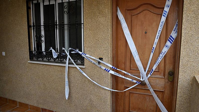 Mueren dos menores y su madre en un incendio intencionado en Almería