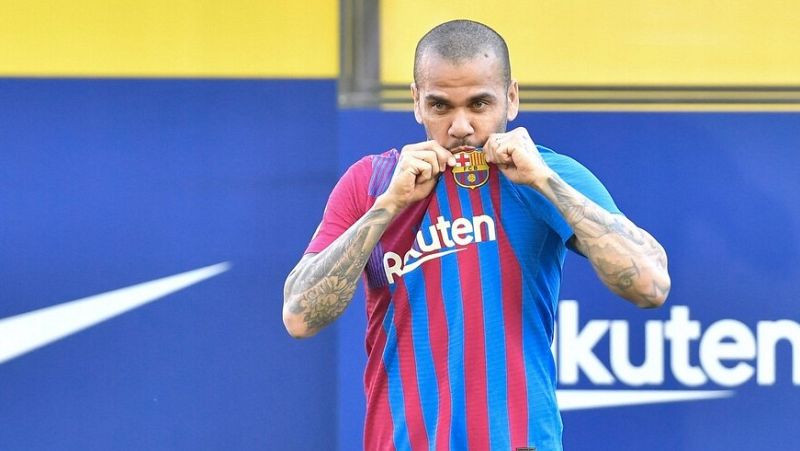 Dani Alves: "Vuelvo un poco más pequeño para hacer grande al Barça otra vez"