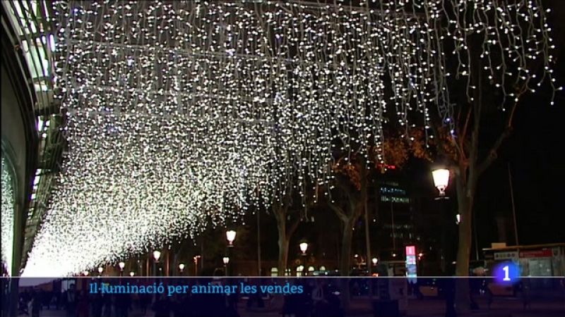Barcelona encén els llums de Nadal amb un espectacle a Plaça Catalunya