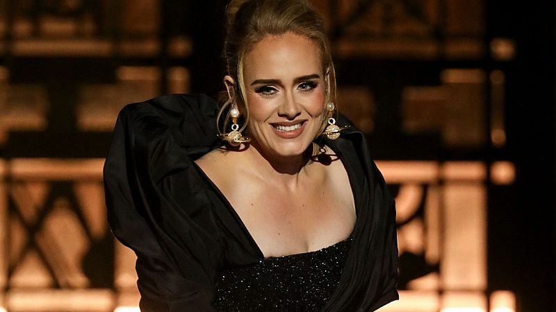 Adele regresa a la música en 'una noche' espectacular