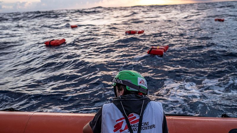 Al menos 75 migrantes mueren al naufragar una embarcación frente a la costa de Libia