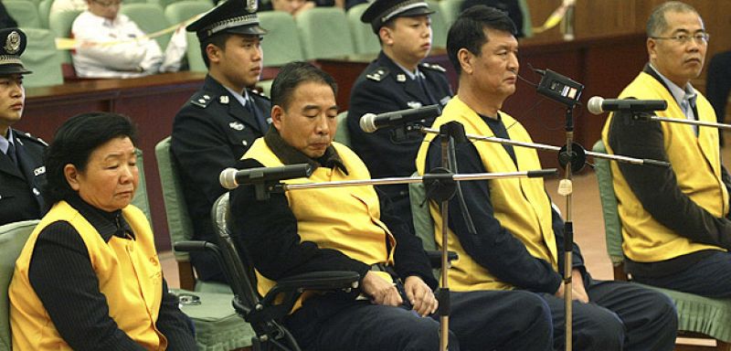 China condena a muerte a dos de los acusados por adulterar leche con melamina