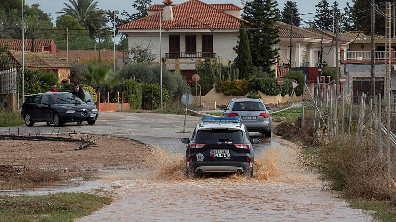 Una fuerte tormenta provoca inundaciones y 23 rescates de ocupantes de vehículos en Cartagena
