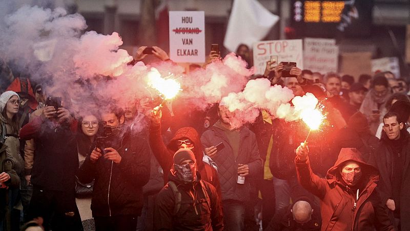 Incidentes en una manifestación en Bruselas en contra de las medidas anti-COVID