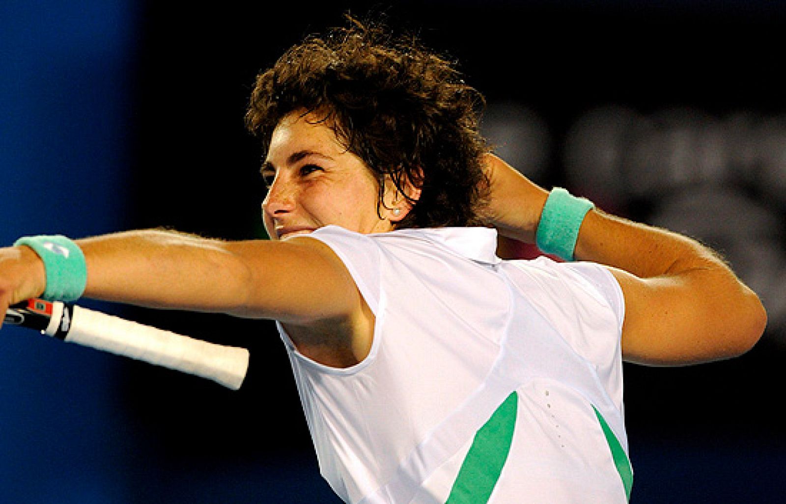 Carla Suárez ha dado la sorpresa de la jornada en el Open de Australia al deshacerse de la mayor de las hermanas Williams