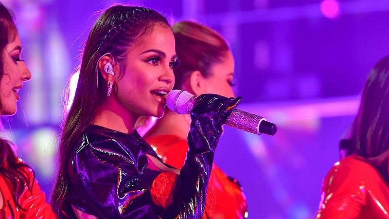 Los fans defienden a Natti Natasha del ataque machista de una presentadora de televisión