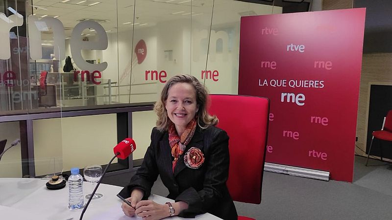 Calviño desoye las críticas por el 'sí' de Bildu a los Presupuestos: "No es quién apoya una medida, sino cuál"