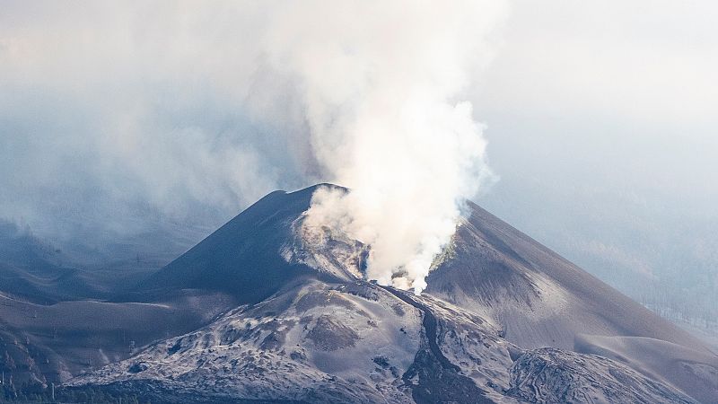 La lluvia amenaza La Palma con el aeropuerto aún inoperativo