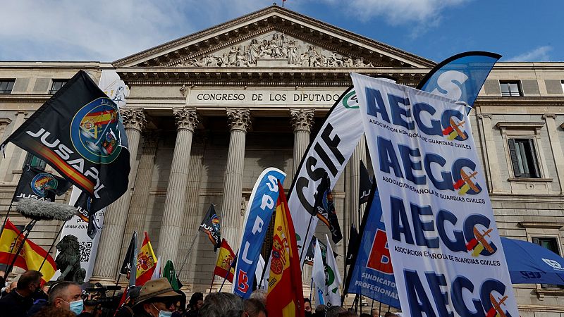 Policías y guardias civiles marchan contra la reforma de la 'ley mordaza' con el apoyo de PP, Vox y Cs